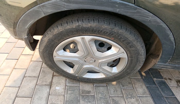 2020 Tata NEXON XM PETROL, CNG, Manual, 29,204 km, tyre