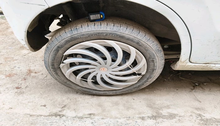 2017 Maruti Wagon R 1.0 VXI, CNG, Manual, 1,16,477 km, tyre