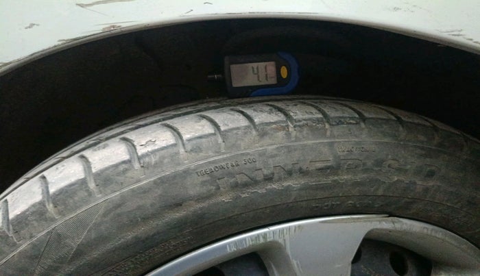 2011 Hyundai Verna FLUIDIC 1.6 VTVT, CNG, Manual, 1,07,833 km, tyre