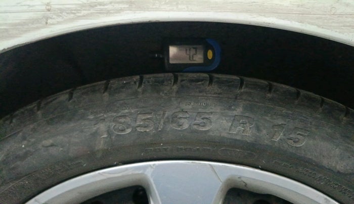 2011 Hyundai Verna FLUIDIC 1.6 VTVT, CNG, Manual, 1,07,833 km, tyre