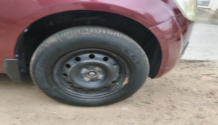 2012 Maruti Ritz VXI, Petrol, Manual, 1,28,305 km, tyre