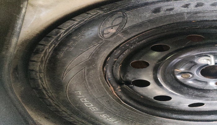 2011 Maruti Swift VXI, Petrol, Manual, 20,776 km, tyre