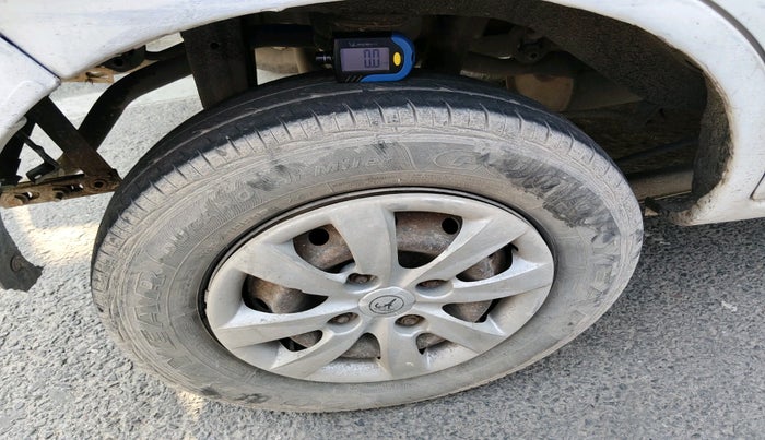 2016 Maruti Alto 800 LXI CNG, CNG, Manual, 2,24,192 km, tyre