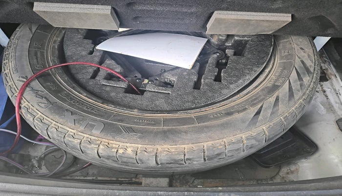 2016 Hyundai Creta SX PLUS  ANNIVERSARY EDITION 1.6 PETROL, CNG, Manual, 1,47,062 km, tyre