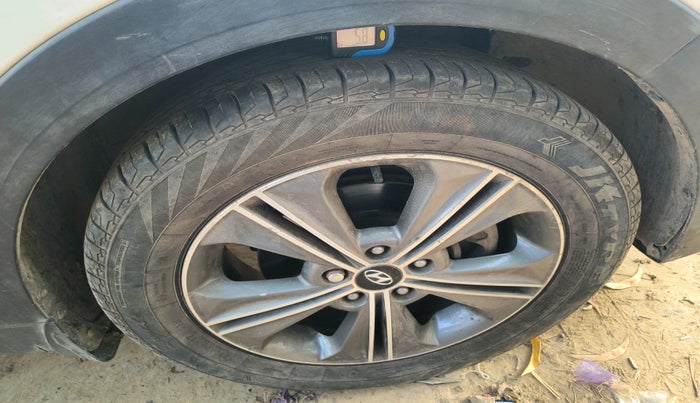 2016 Hyundai Creta SX PLUS  ANNIVERSARY EDITION 1.6 PETROL, CNG, Manual, 1,47,062 km, tyre