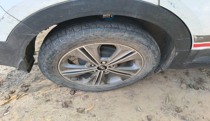 2016 Hyundai Creta SX PLUS  ANNIVERSARY EDITION 1.6 PETROL, CNG, Manual, 1,47,062 km, tyre