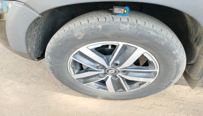 2017 Renault Duster 85 PS RXS SANDSTORM EDITION DIESEL, Diesel, Manual, 1,98,794 km, tyre