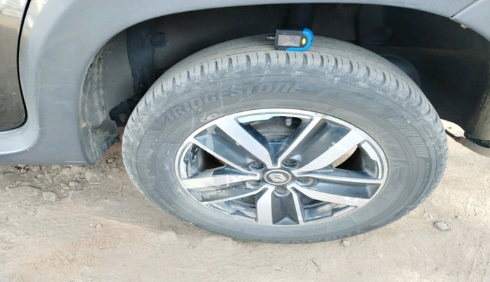 2017 Renault Duster 85 PS RXS SANDSTORM EDITION DIESEL, Diesel, Manual, 1,98,794 km, tyre