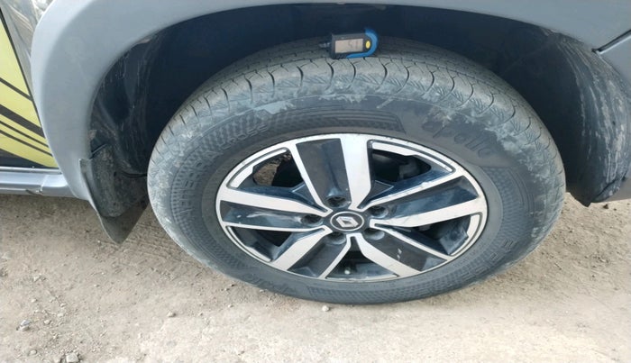 2017 Renault Duster 85 PS RXS SANDSTORM EDITION DIESEL, Diesel, Manual, 1,98,794 km, tyre