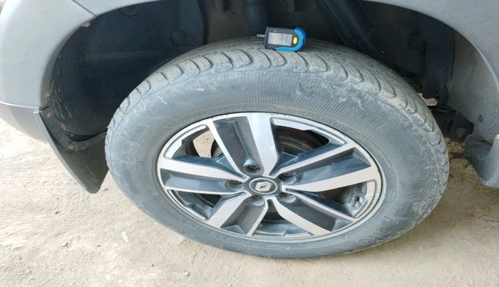 2017 Renault Duster 85 PS RXS SANDSTORM EDITION DIESEL, Diesel, Manual, 1,98,794 km, tyre