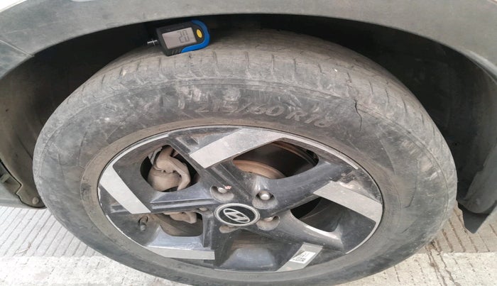 2020 Hyundai VENUE SX 1.5 CRDI, Diesel, Manual, 66,409 km, tyre