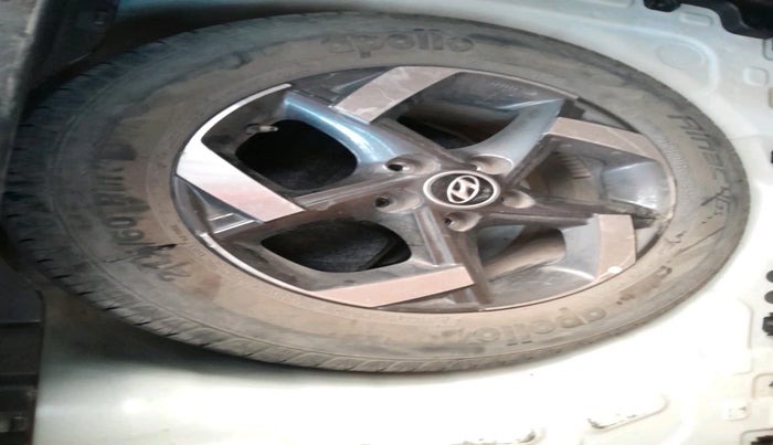 2020 Hyundai VENUE SX 1.5 CRDI, Diesel, Manual, 66,409 km, tyre