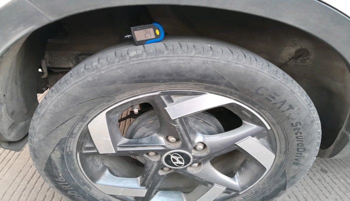 2020 Hyundai VENUE SX 1.5 CRDI, Diesel, Manual, 66,409 km, tyre