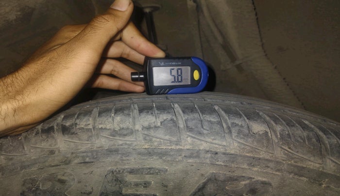 2013 Renault Duster 85 PS RXE DIESEL, Diesel, Manual, 2,02,403 km, tyre