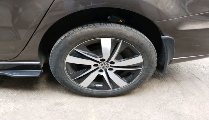 2016 Volkswagen Vento COMFORTLINE 1.2 TSI AT, Petrol, Automatic, 1,15,146 km, tyre