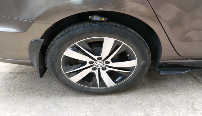 2016 Volkswagen Vento COMFORTLINE 1.2 TSI AT, Petrol, Automatic, 1,15,146 km, tyre