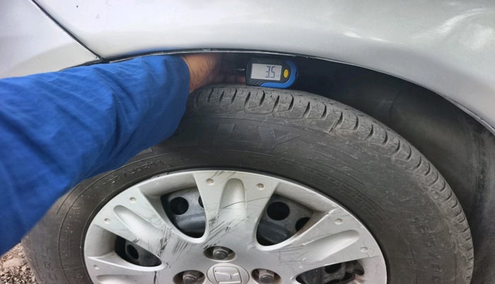 2015 Honda Brio S MT, CNG, Manual, 1,04,429 km, tyre