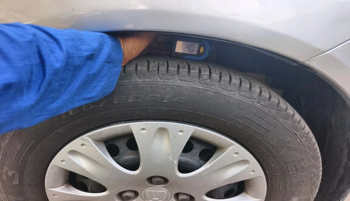 2015 Honda Brio S MT, CNG, Manual, 1,04,429 km, tyre