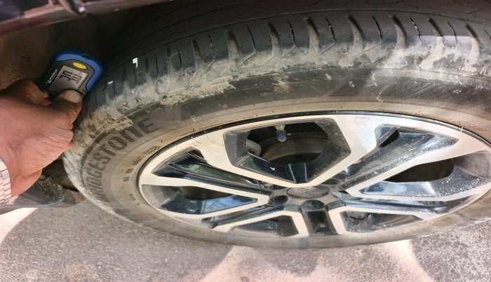 2021 Jeep Compass MODEL S (O) 2.0 DIESEL, Diesel, Manual, 1,00,254 km, tyre