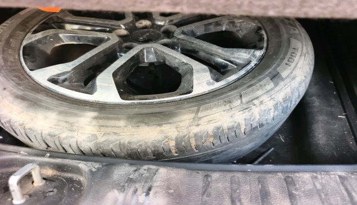 2021 Jeep Compass MODEL S (O) 2.0 DIESEL, Diesel, Manual, 1,00,254 km, tyre