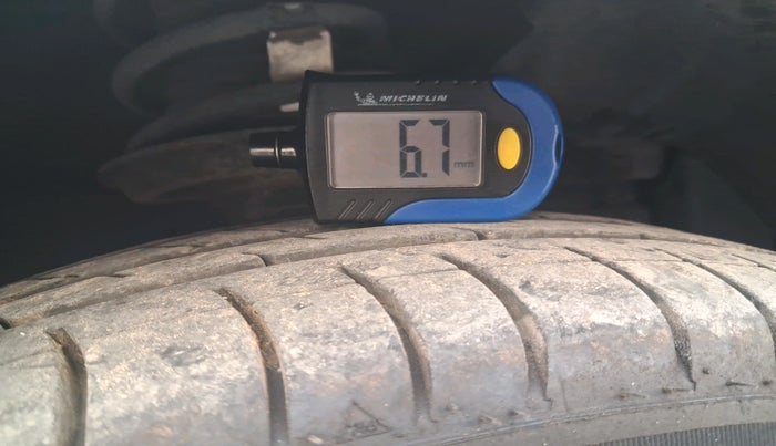 2010 Chevrolet Beat LT PETROL, Petrol, Manual, 57,302 km, tyre