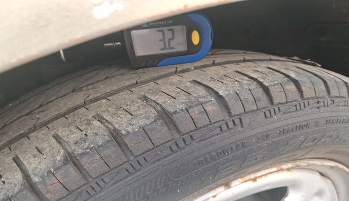 2010 Chevrolet Beat LT PETROL, Petrol, Manual, 57,302 km, tyre