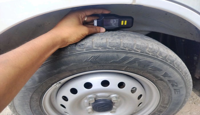 2023 Maruti Eeco 5 STR AC, Petrol, Manual, 13,877 km, tyre