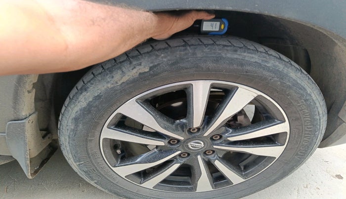 2019 Nissan Kicks XV PREMIUM O DUAL TONE DIESEL, Diesel, Manual, 1,13,293 km, tyre