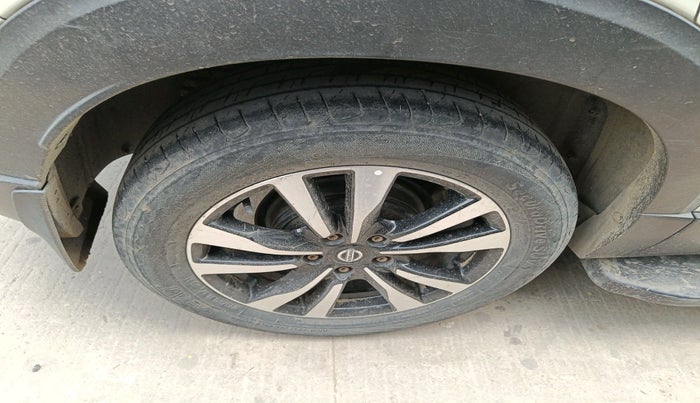 2019 Nissan Kicks XV PREMIUM O DUAL TONE DIESEL, Diesel, Manual, 1,13,293 km, tyre