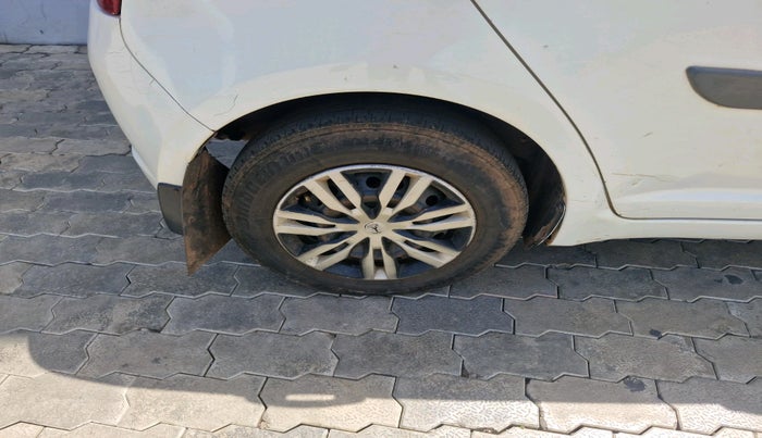 2008 Maruti Swift LDI, Diesel, Manual, 2,00,403 km, tyre