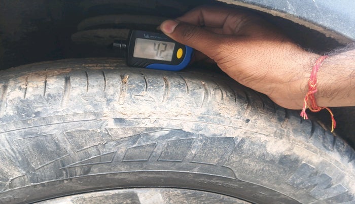 2022 Mahindra XUV700 AX 5 P MT 5 STR, Petrol, Manual, 51,507 km, tyre