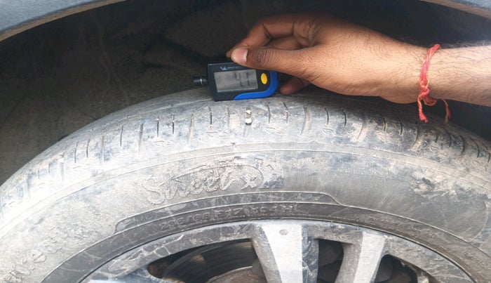 2022 Mahindra XUV700 AX 5 P MT 5 STR, Petrol, Manual, 51,507 km, tyre