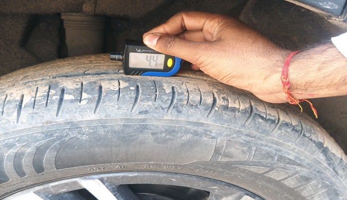 2022 Mahindra XUV700 AX 5 P MT 5 STR, Petrol, Manual, 51,507 km, tyre