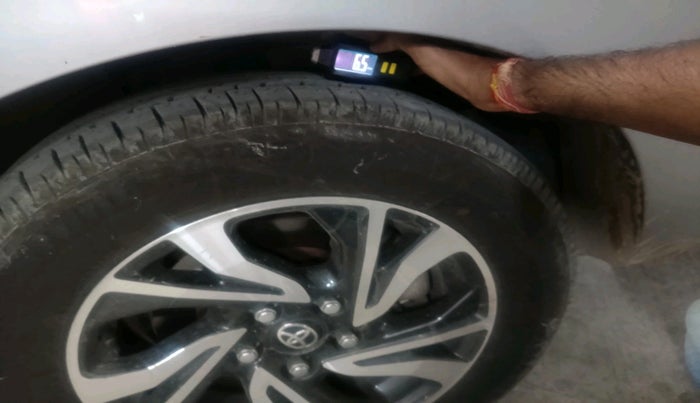 2021 Toyota Innova Crysta 2.4 VX 7 STR, Diesel, Manual, 51,169 km, tyre