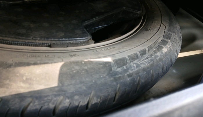 2022 Maruti Vitara Brezza LXI, CNG, Manual, 1,02,127 km, tyre