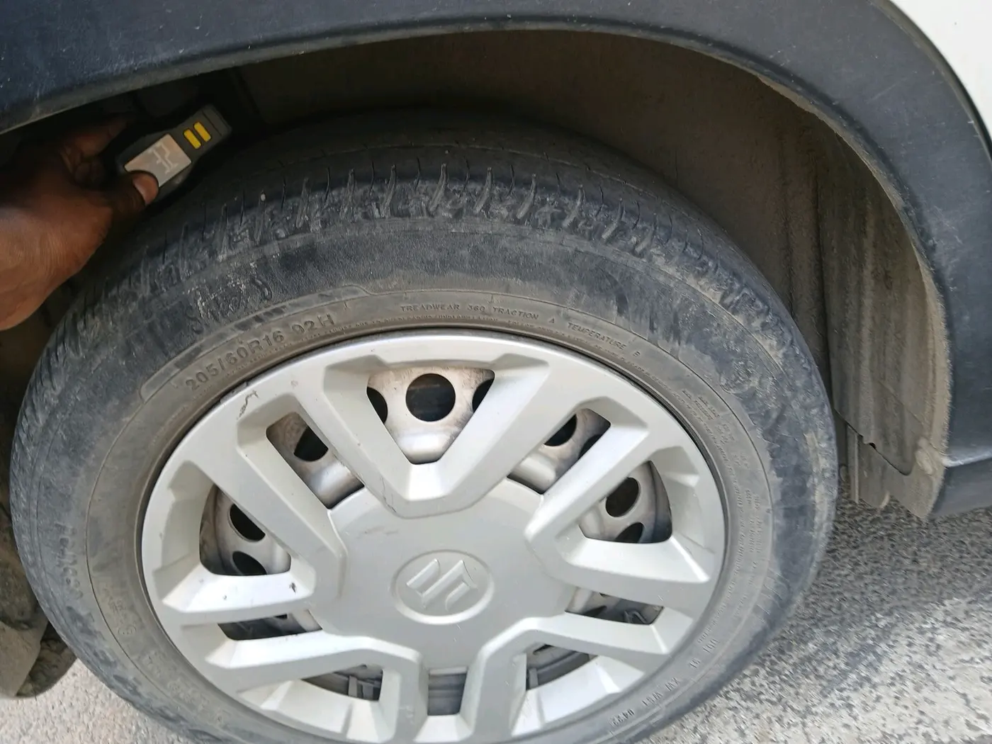 2022 Maruti Vitara Brezza LXI, CNG, Manual, 1,02,127 km, tyre