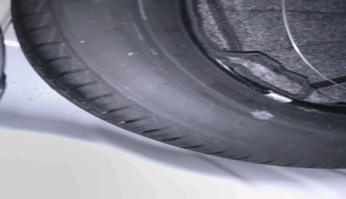 2025 Hyundai NEW I20 MAGNA 1.2 MT, Petrol, Manual, 11,475 km, tyre