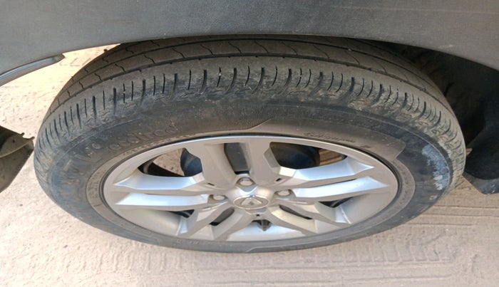 2022 Renault TRIBER RXZ AMT, Petrol, Automatic, 38,678 km, tyre