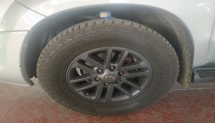 2013 Toyota Fortuner 3.0 4X2 AT, Diesel, Automatic, 1,77,221 km, tyre