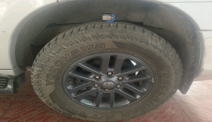 2013 Toyota Fortuner 3.0 4X2 AT, Diesel, Automatic, 1,77,221 km, tyre