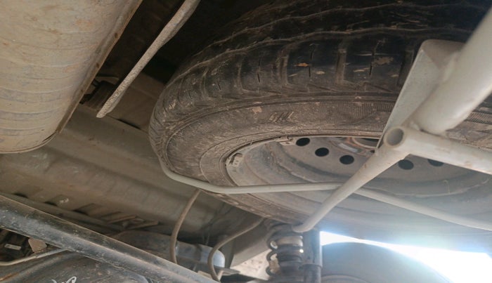 2023 Maruti Eeco 5 STR AC CNG, CNG, Manual, 37,421 km, tyre