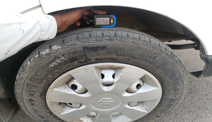 2023 Maruti Eeco 5 STR AC CNG, CNG, Manual, 37,421 km, tyre