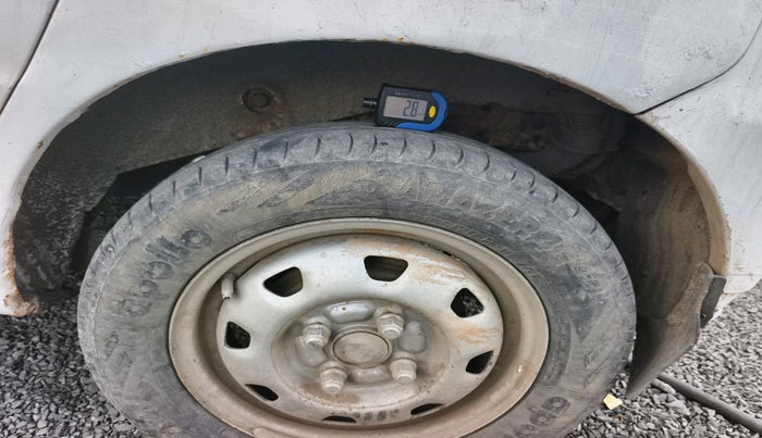 2011 Hyundai Santro Xing GL PLUS, CNG, Manual, 1,17,613 km, tyre