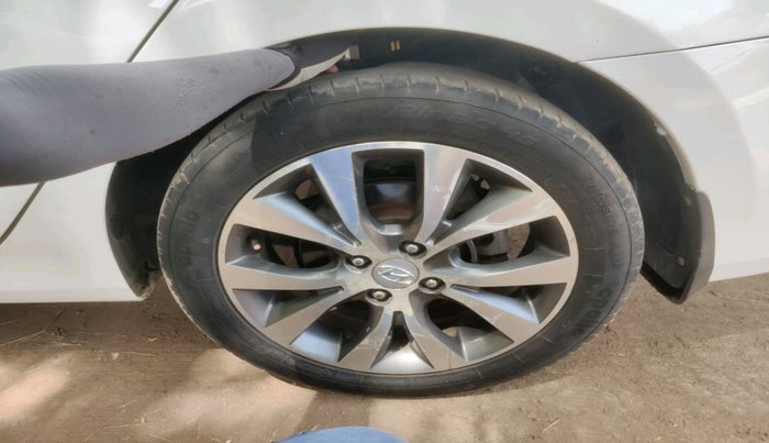 2017 Hyundai Verna 1.6 CRDI SX (O) AT, Diesel, Automatic, 87,191 km, tyre