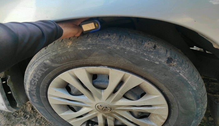 2012 Toyota Innova GX 2.5 7 STR, Diesel, Manual, 3,19,222 km, tyre