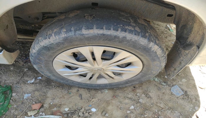 2012 Toyota Innova GX 2.5 7 STR, Diesel, Manual, 3,19,222 km, tyre