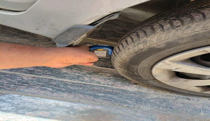 2011 Hyundai Eon MAGNA O, Petrol, Manual, 71,260 km, tyre