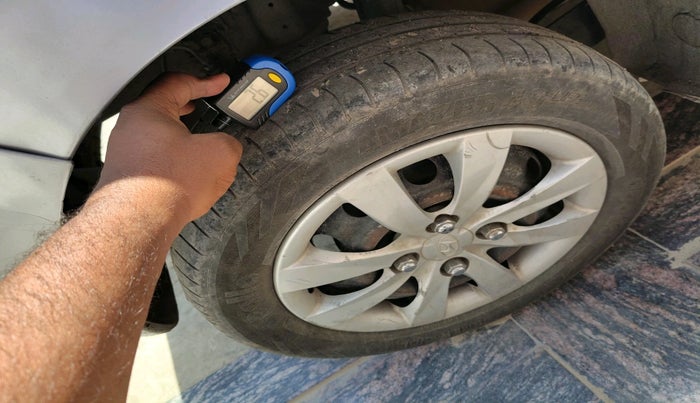 2011 Hyundai Eon MAGNA O, Petrol, Manual, 71,260 km, tyre