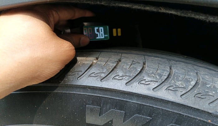 2022 KIA CARENS LUXURY PLUS 1.4 PETROL 7 STR, Petrol, Manual, 14,333 km, tyre