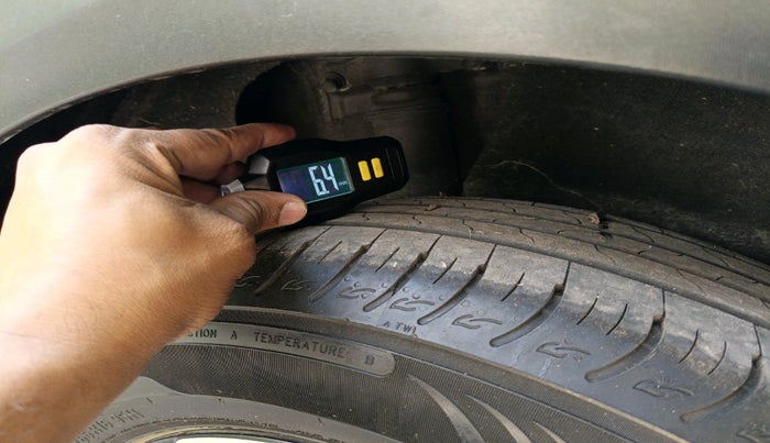 2022 KIA CARENS LUXURY PLUS 1.4 PETROL 7 STR, Petrol, Manual, 14,333 km, tyre